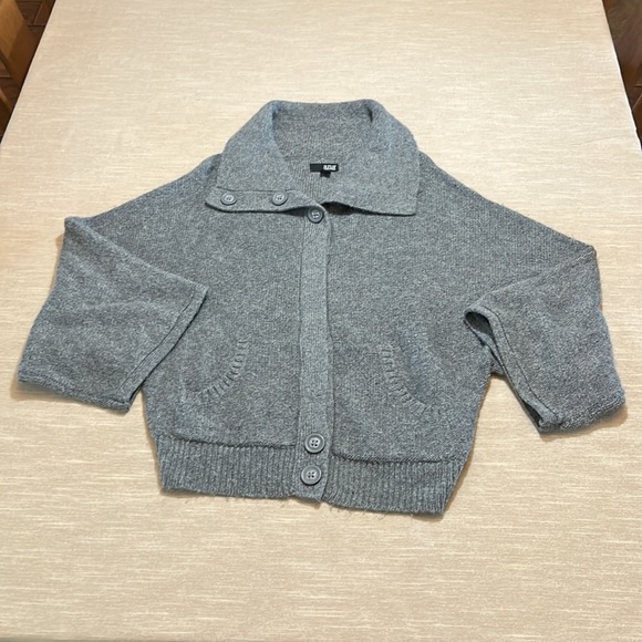 LIKE NEW A.N.A. Gray cardigan sweater 3/4 sleeves 2 pockets in front size Large - Picture 4 of 11